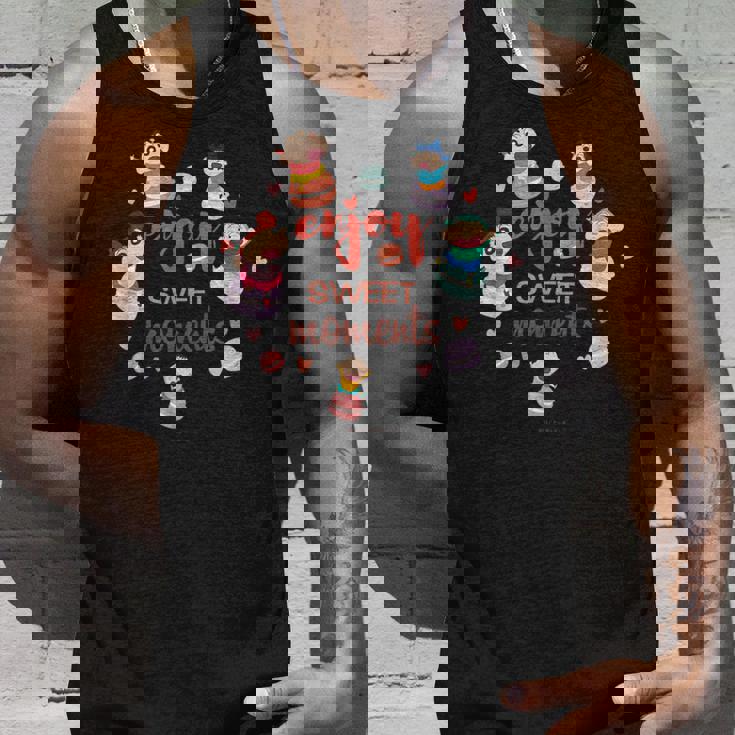 クレヨンしんちゃん かすかべ防衛隊とマカロンしんちゃんのティータイム タンクトップ 彼への贈り物