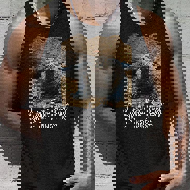 コモド島 インドネシア レトロポスターコモドドラゴン タンクトップ 彼への贈り物