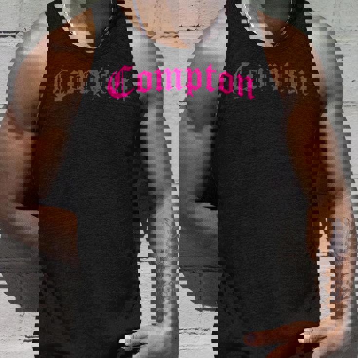 コンプトン、カリフォルニアピンクグラフィック タンクトップ 彼への贈り物