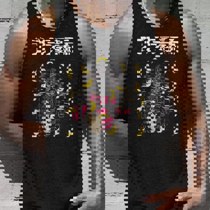 ゴリラ豪雨 面白い ネタ ゴリラ ジョーク ドラマー ドラム好き バンド好き ギャグ ギャグ好き おもしろ ダジャレ タンクトップ 彼への贈り物