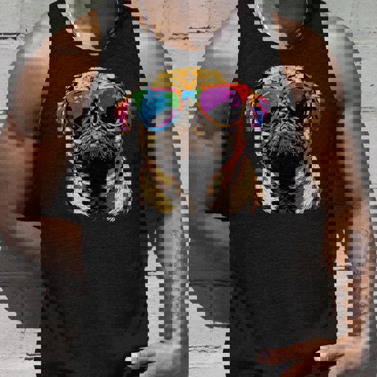 サングラスとパグベージュ犬愛カーリンかわいいパグ タンクトップ 彼への贈り物