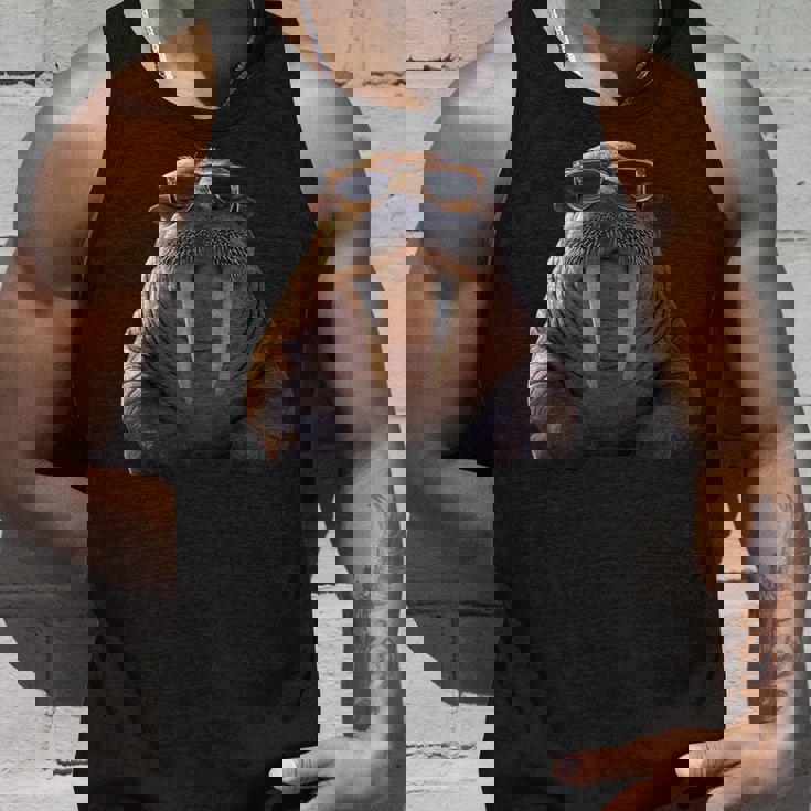 サングラスの牙を持つセイウチ アザラシ セイウチ タンクトップ 彼への贈り物