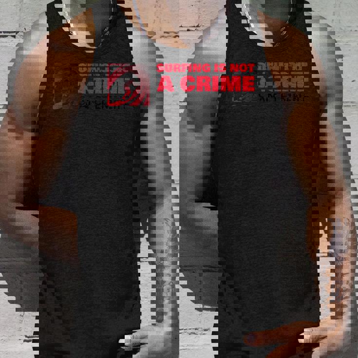 サーフィンは犯罪じゃないサーファーウェーブ、カリフォルニアサンクレメンテ タンクトップ 彼への贈り物