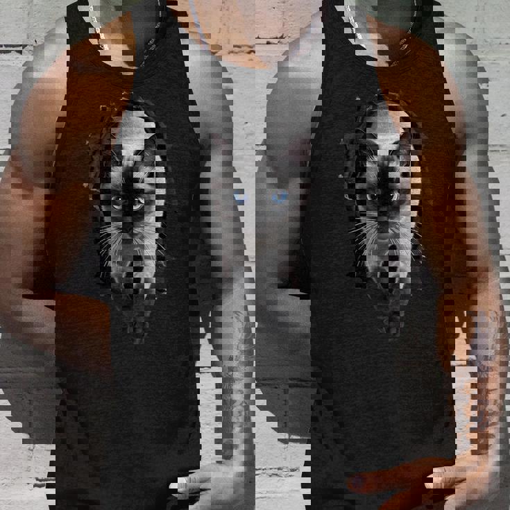 シャム猫が破れた布を突き破り、猫好きに最適です。 タンクトップ 彼への贈り物