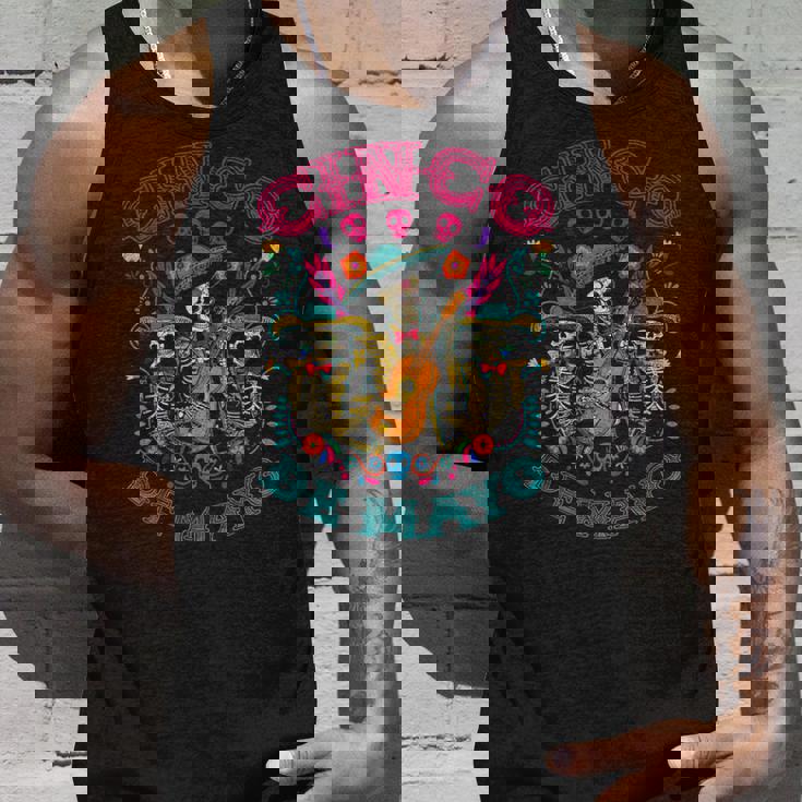 シンコ・デ・マヨ ギターを弾く骸骨 メキシコ・フィエスタ タンクトップ 彼への贈り物