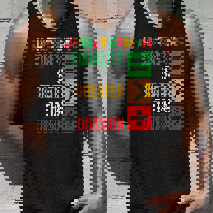 ジューンティーンスの平等は分裂よりも大きい タンクトップ 彼への贈り物