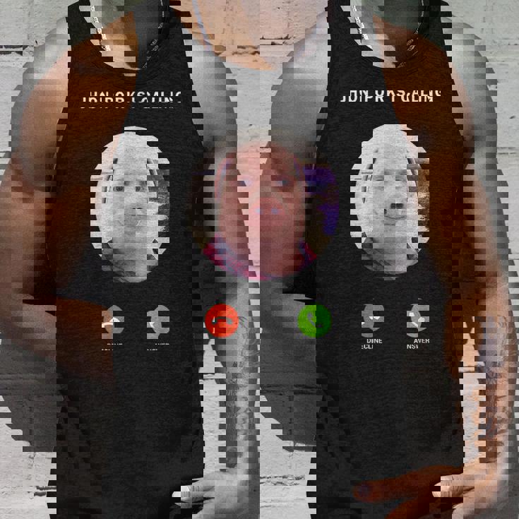 ジョン・ポークがファニー・アンサー・コール・フォンに電話をかけている タンクトップ 彼への贈り物