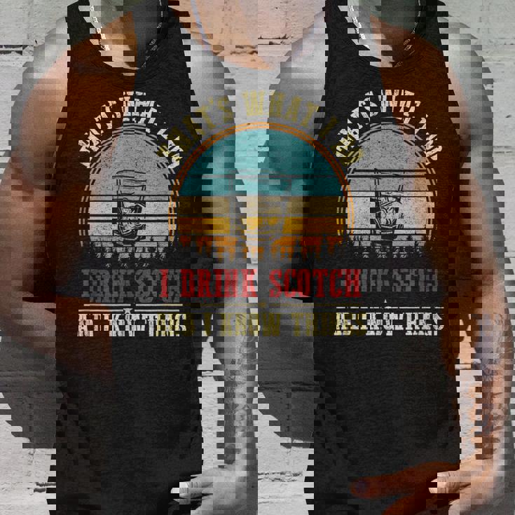 スコッチを飲みます＆アイ・ノウ・シングスファニー・スコッチ・ラヴァー・ウイスキー タンクトップ 彼への贈り物