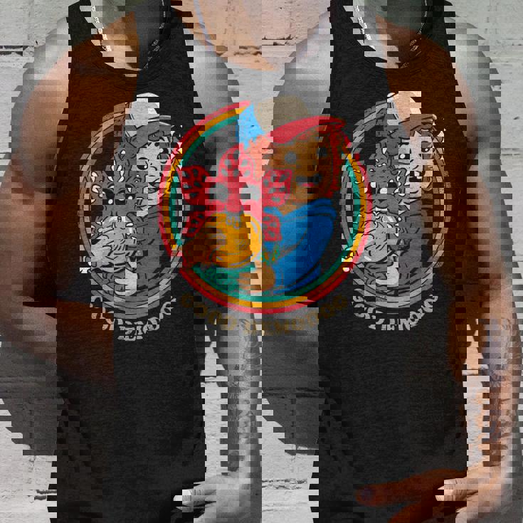 ストレンジャー・シングス ダスティン デモドグ ミーム 好奇心 コンパニオン 84 タンクトップ 彼への贈り物