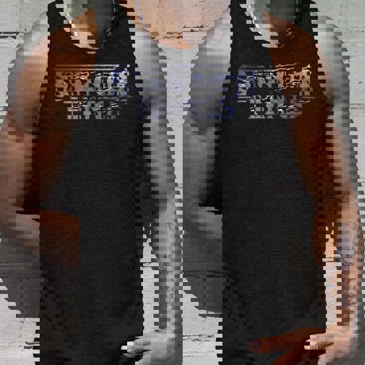 ストレンジャー・シングス ロゴ レトロ 80年代 ホーンテッド・ホーキンス ハロウィン タンクトップ 彼への贈り物