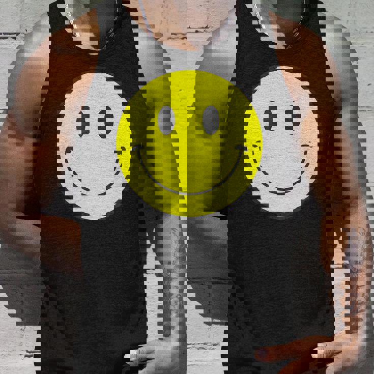 スマイル フェイス 笑顔（ベーシック）【スマイリー】ニコニコ 絵文字 黄色 ポップ かわいい イラスト タンクトップ 彼への贈り物