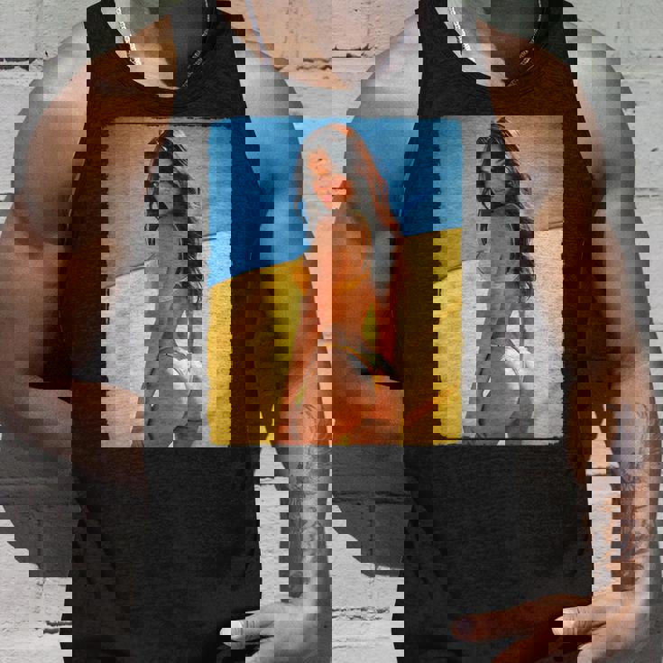 セクシーガールグラフィックtシャツ 「モダンピンナップガール&ウクライナ国旗」 タンクトップ 彼への贈り物