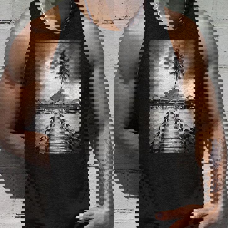 タヒチ州の熱帯小屋のモノクロ写真 タンクトップ 彼への贈り物