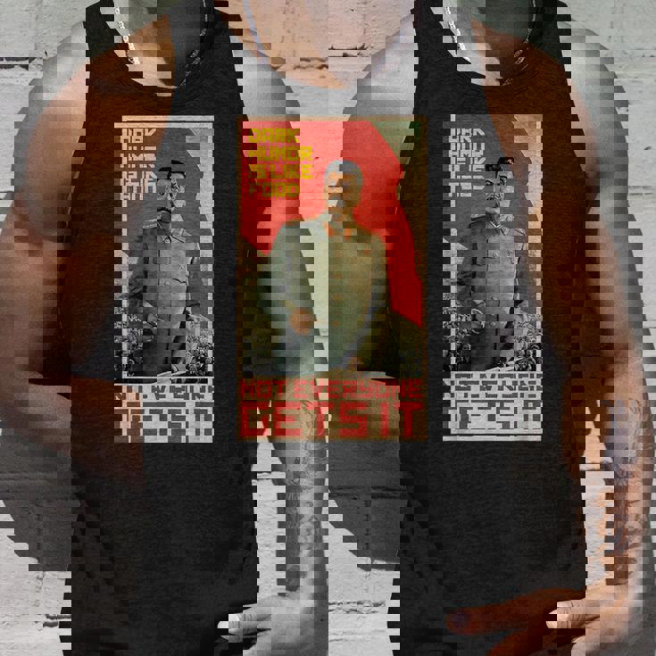 ダークユーモアは食べ物のようです スターリン・ソビエト共産主義のプロパガンダ タンクトップ 彼への贈り物