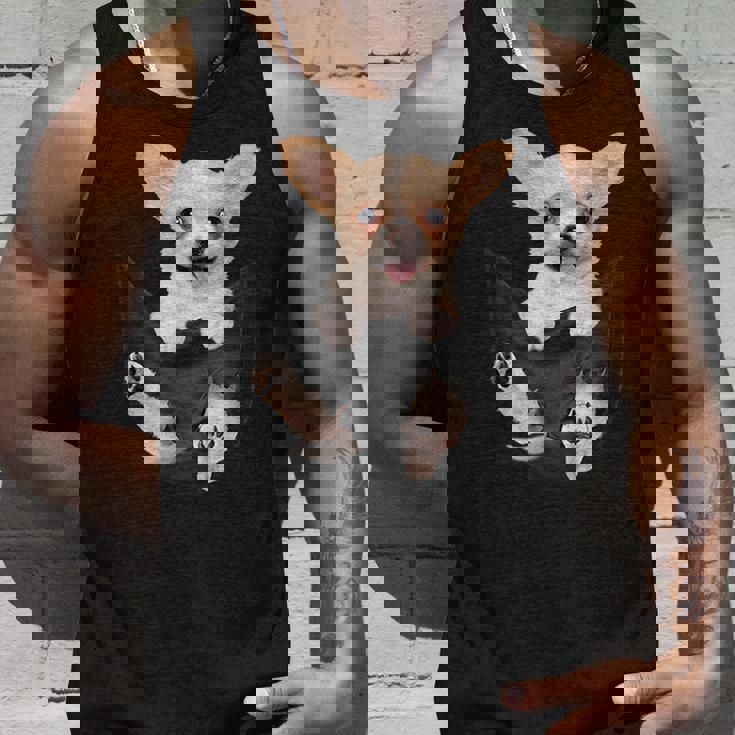 チワワ犬愛好家のためのポケットに入った面白いチワワ犬。 タンクトップ 彼への贈り物