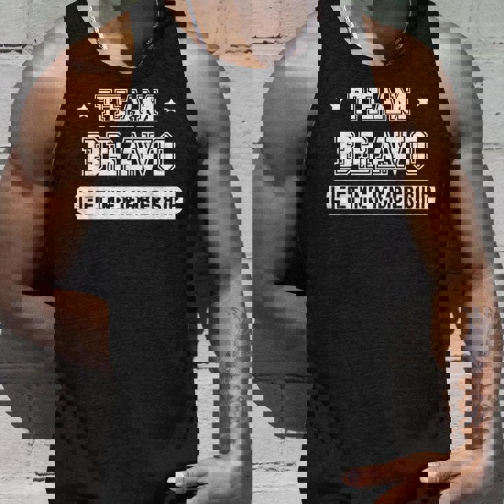 チーム ブラボ 生涯会員 面白い 家族 姓 タンクトップ 彼への贈り物