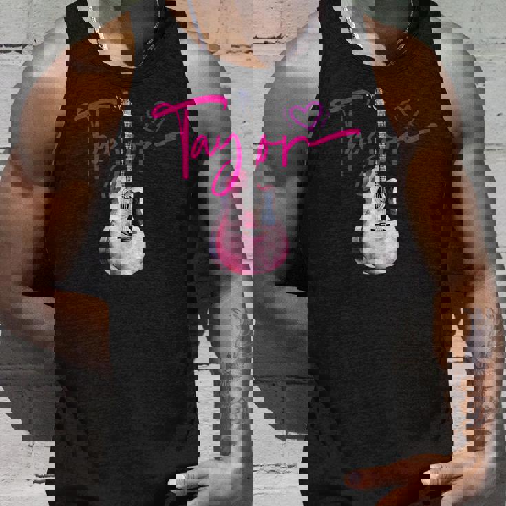 テイラーのファーストネーム 私はテイラーガールが大好きです かわいいギター タンクトップ 彼への贈り物