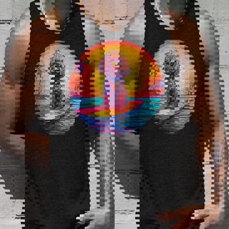 トイプードル サーフィン ファニー ドッグ ビーチ タンクトップ 彼への贈り物