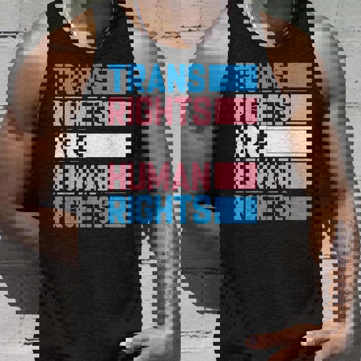 トランスライツは人権トランスジェンダープライドフラッグ タンクトップ 彼への贈り物