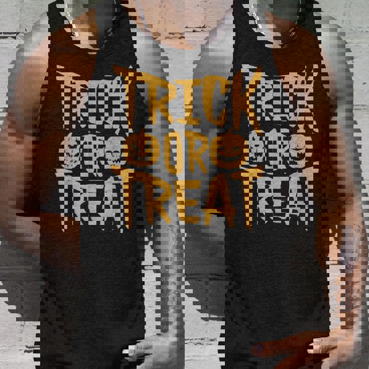 トリックオアトリートパンプキンフェイスハロウィングラフィック。 タンクトップ 彼への贈り物