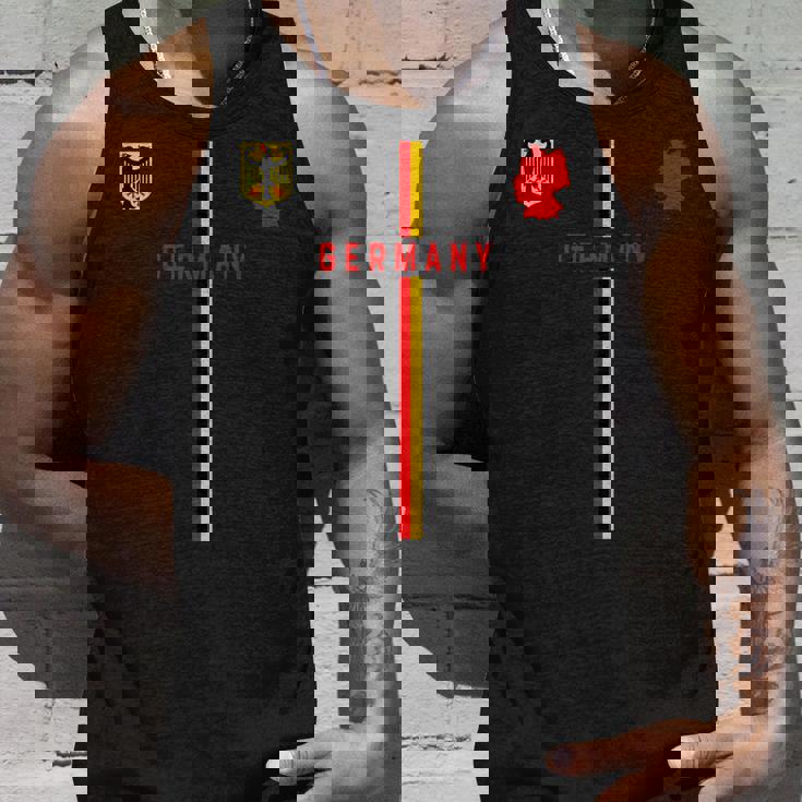 ドイツ国旗、ドイツのシルエットマップ、紋章 タンクトップ 彼への贈り物