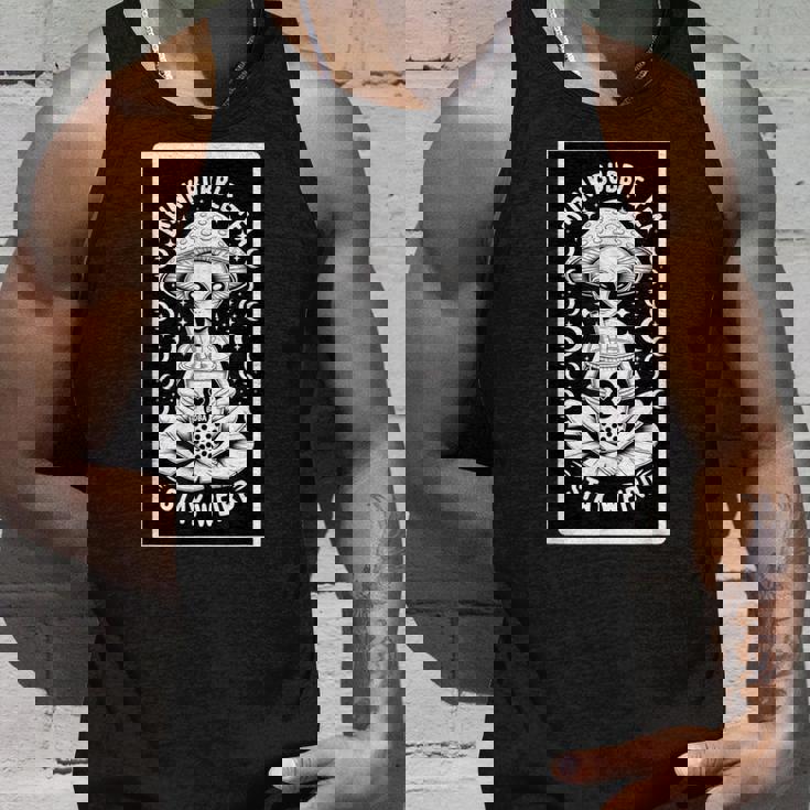 ドリンクタピオカティーステイウィアードエイリアン タンクトップ 彼への贈り物