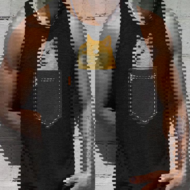 ドージコイン 胸ポケットの中にクリプト ミーム ドッグミーム ロゴ ドージコイン タンクトップ 彼への贈り物