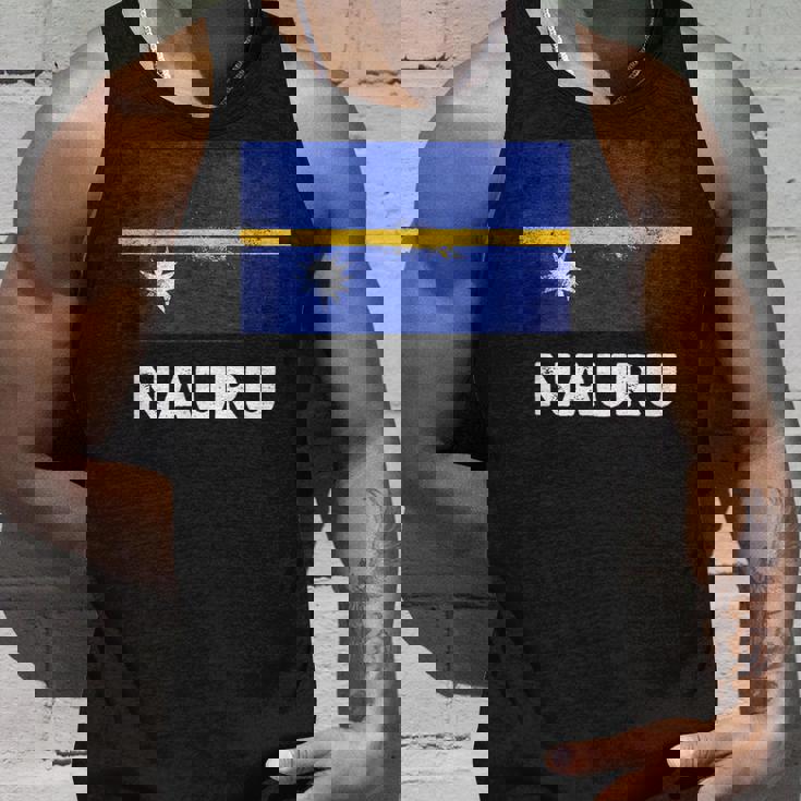 ナウルの国旗tシャツ タンクトップ 彼への贈り物