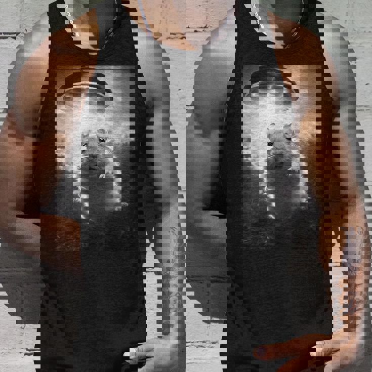 ハムスターを追うufo、クレイジーな動物、面白いハムスター タンクトップ 彼への贈り物