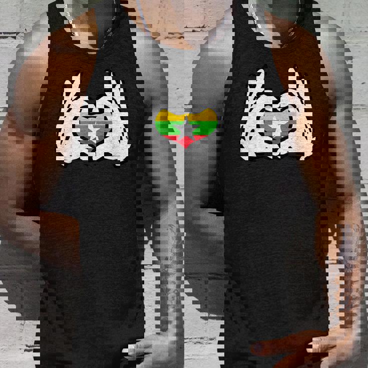 ハートを形作る漫画の手 ミャンマー国旗 タンクトップ 彼への贈り物