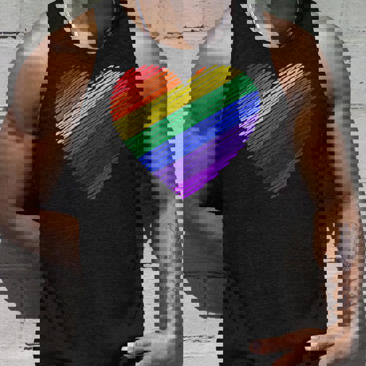 ハート・イン・ザ・カラーズ・オブ・ザ・レインボー タンクトップ 彼への贈り物