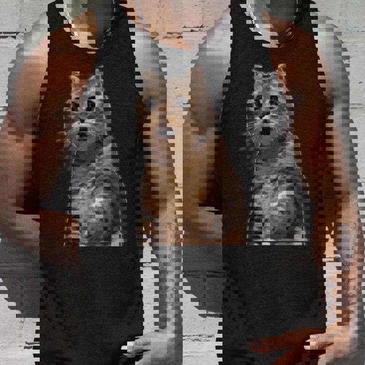 ビックリ猫 驚く猫 猫ミーム びっくり おどろく かわいい 面白い 人気 猫 イラスト タンクトップ 彼への贈り物