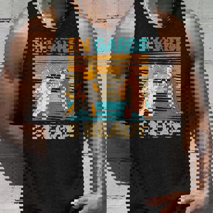 フェンシング猫ナマケモノファニーフェンサー タンクトップ 彼への贈り物