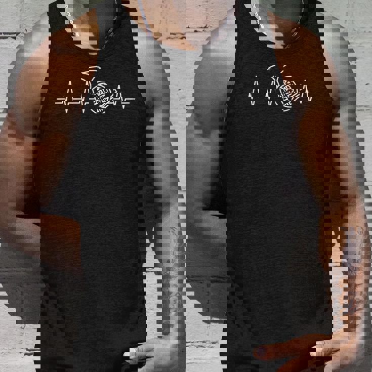 フレンチホルンハートビートホルン奏者 タンクトップ 彼への贈り物