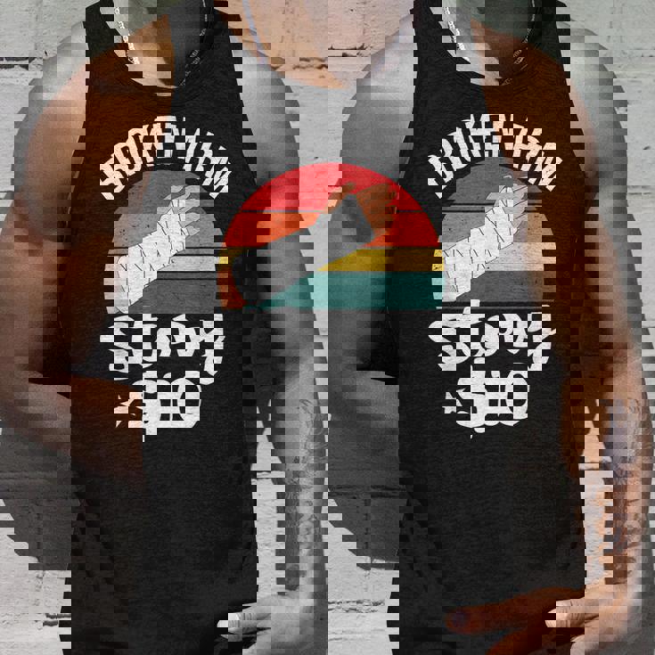 ブロークン・アーム・ストーリー $10 手の怪我 手首 面白い ヴィンテージ タンクトップ 彼への贈り物