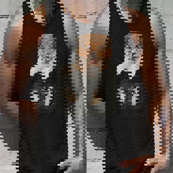 プリントポケットに入ったコリー犬 犬好きに面白い タンクトップ 彼への贈り物