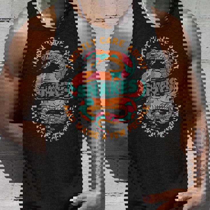 ヘビのお世話 面白い タンクトップ 彼への贈り物