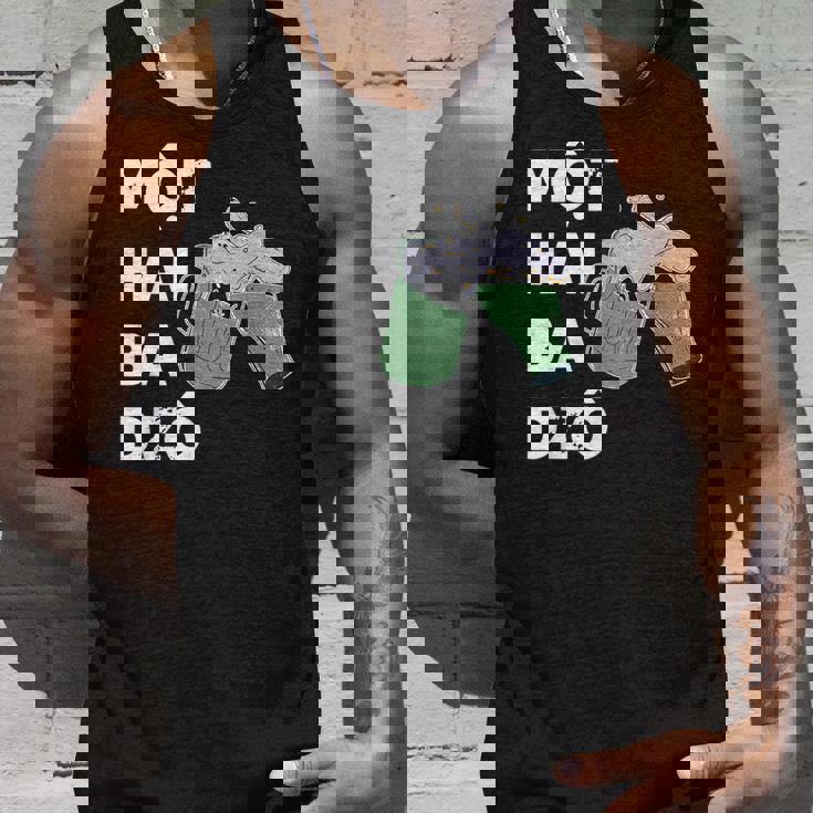 ベトナム ベトナム人 ベトナム語 モット・ハイ・バ・ドゾ ワン・ツー・スリー・チアーズ タンクトップ 彼への贈り物