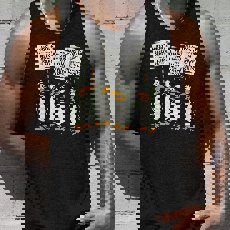 ペンギンの関税 聞いた島 ペンギンと一緒に立つ タンクトップ 彼への贈り物