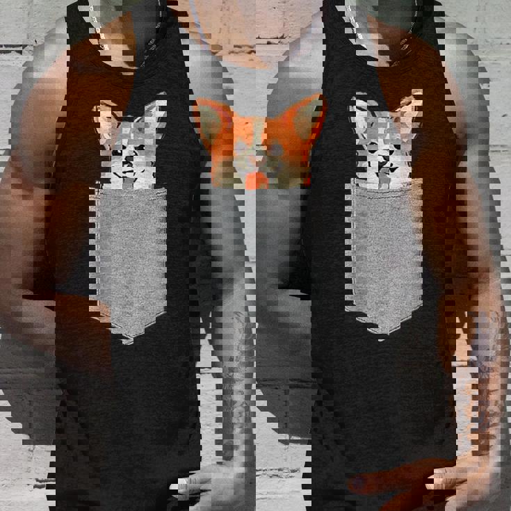 ポケットから覗く可愛いコーギーのデザイン タンクトップ 彼への贈り物