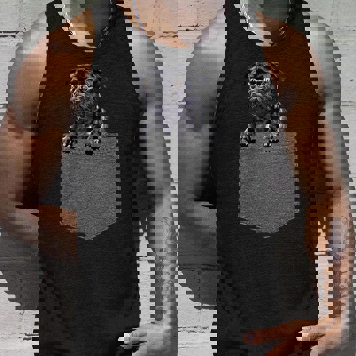 ポケットにいるパグ かわいい愛犬デザイン 犬愛好家、ペットオーナー向け タンクトップ 彼への贈り物