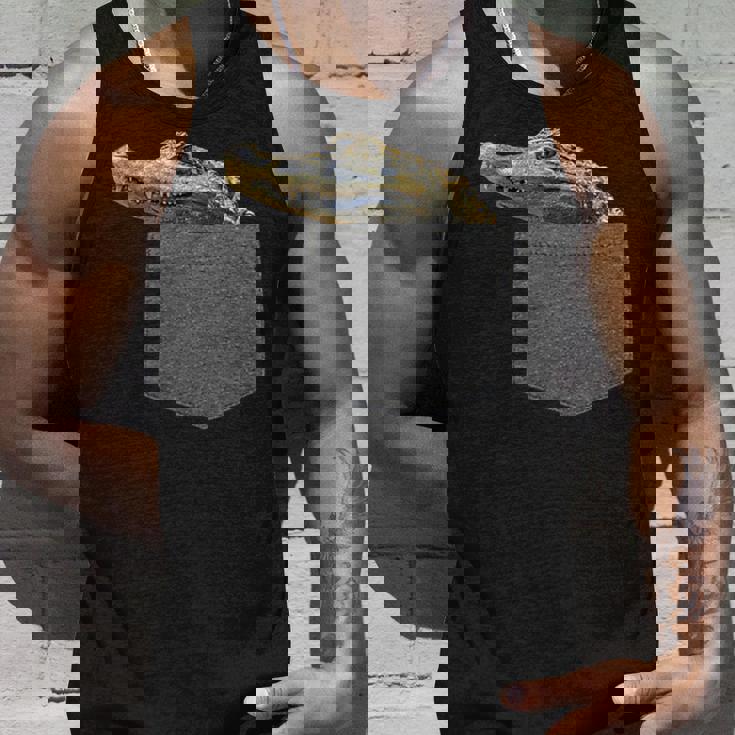 ポケットにワニ 愉快なアニマルデザイン タンクトップ 彼への贈り物