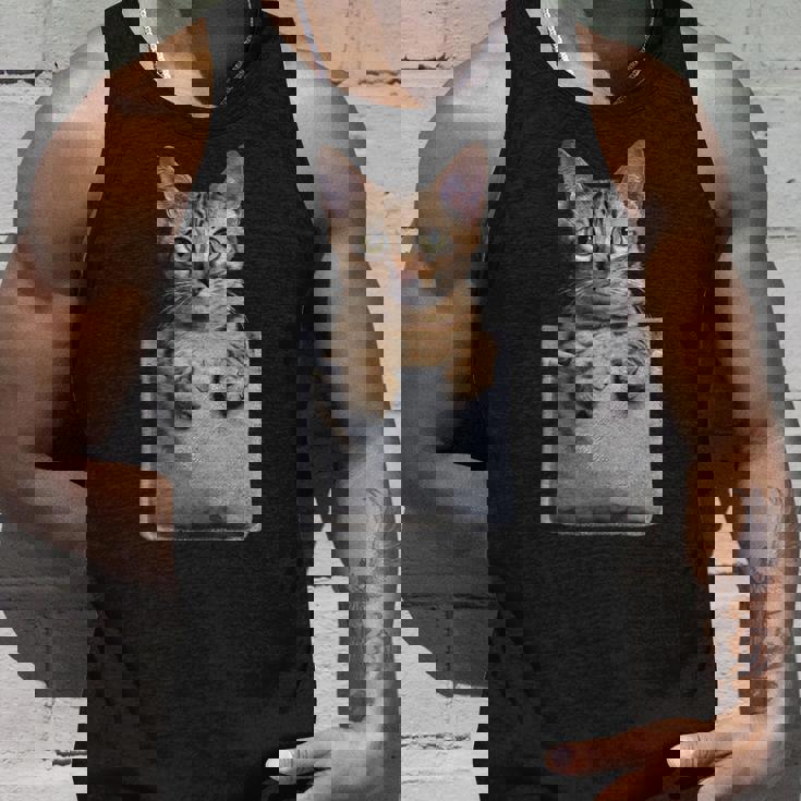 ポケットに入ったアビシニアン猫 タンクトップ 彼への贈り物