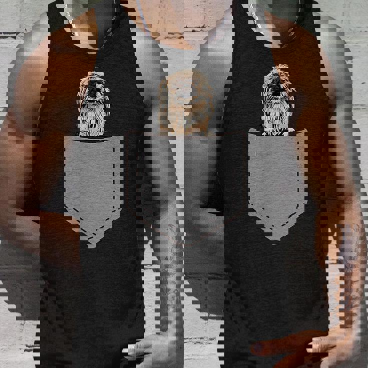 ポケットに入った面白いペキニーズ犬 犬愛好家 タンクトップ 彼への贈り物