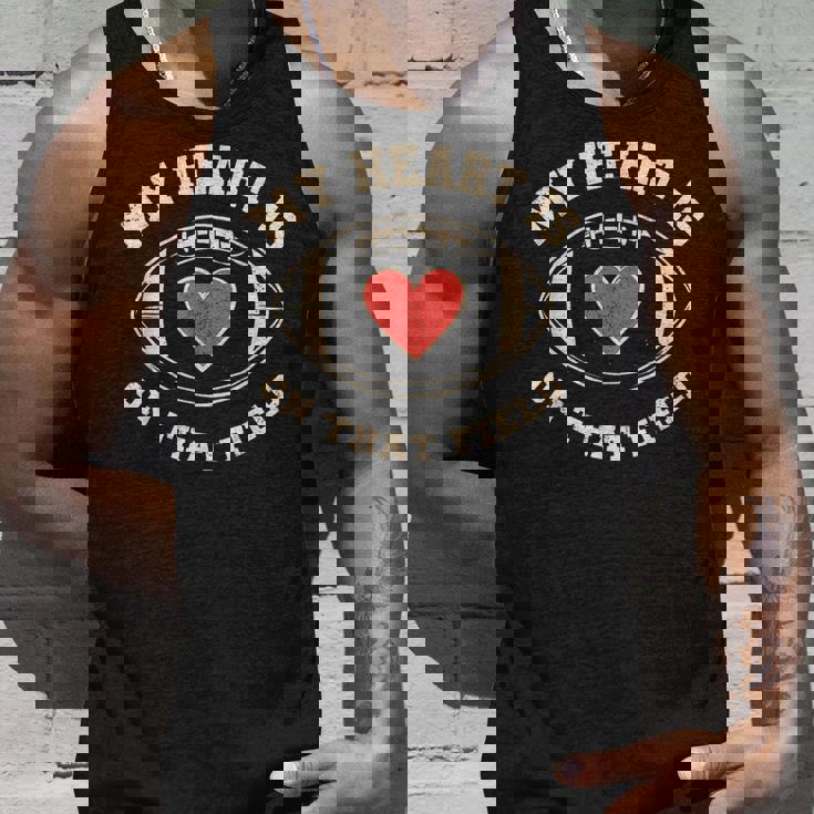 マイ・ハート・イズ・オン・ザッド・フィールド—ファニー・フットボール タンクトップ 彼への贈り物