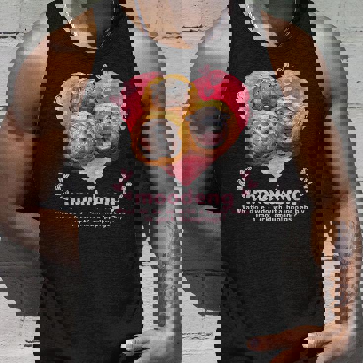 ムーデン君が 豚肉団子 になっちゃった！可愛いカバの赤ちゃん タンクトップ 彼への贈り物