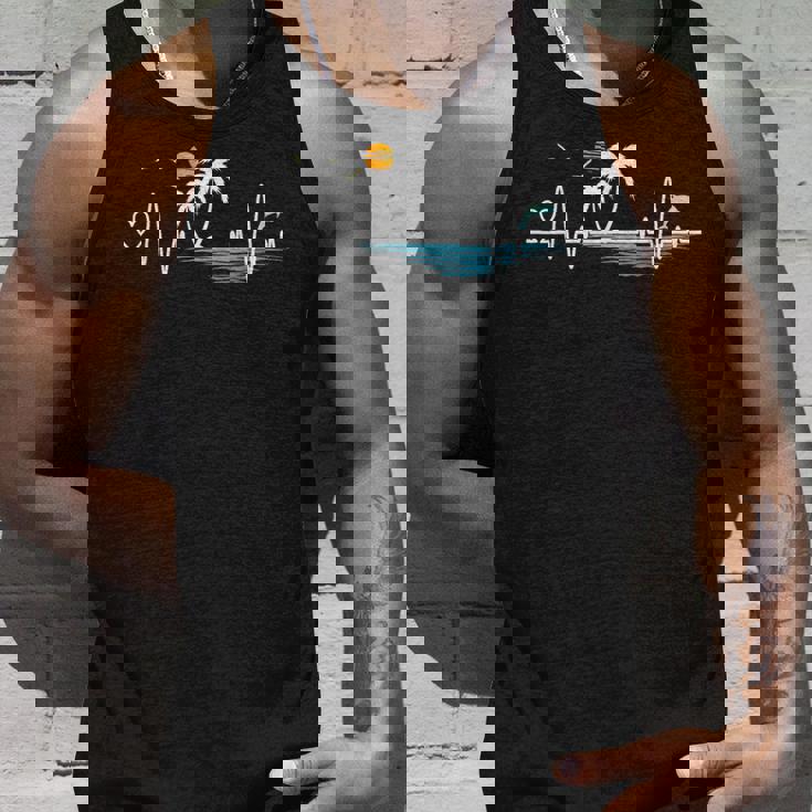 ヤシの木 ビーチ ハートビート トロピカル サンセット 夏 バケー タンクトップ 彼への贈り物