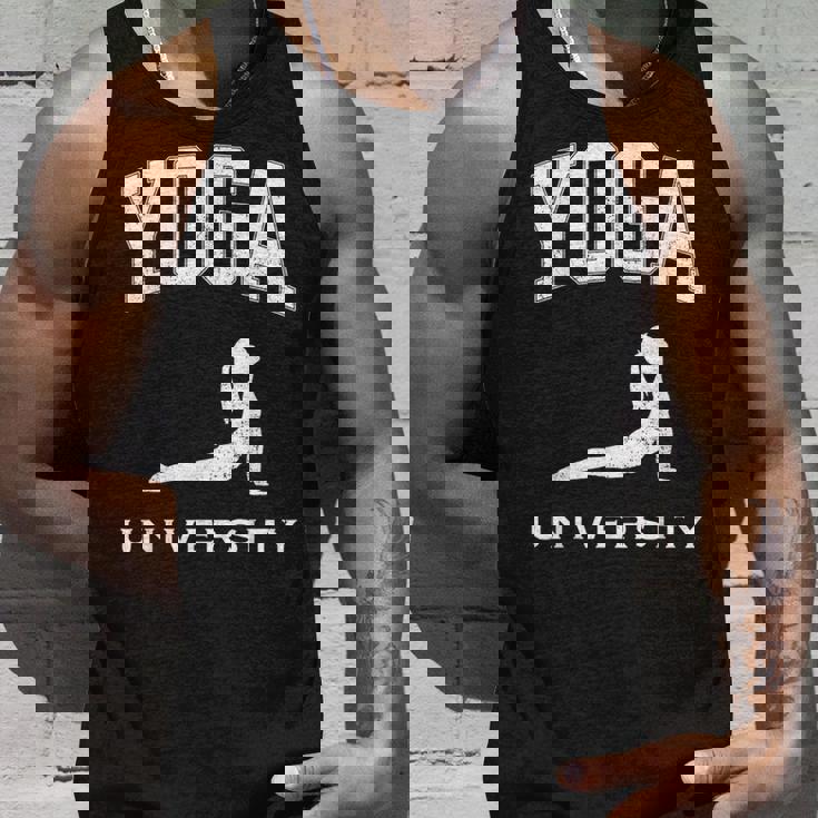 ヨガ 大学 大学 面白い タンクトップ 彼への贈り物