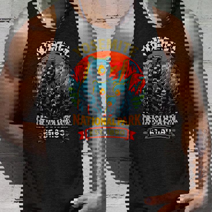 ヨセミテ国立公園 クマの家族 Est 1890 サンセットアート タンクトップ 彼への贈り物