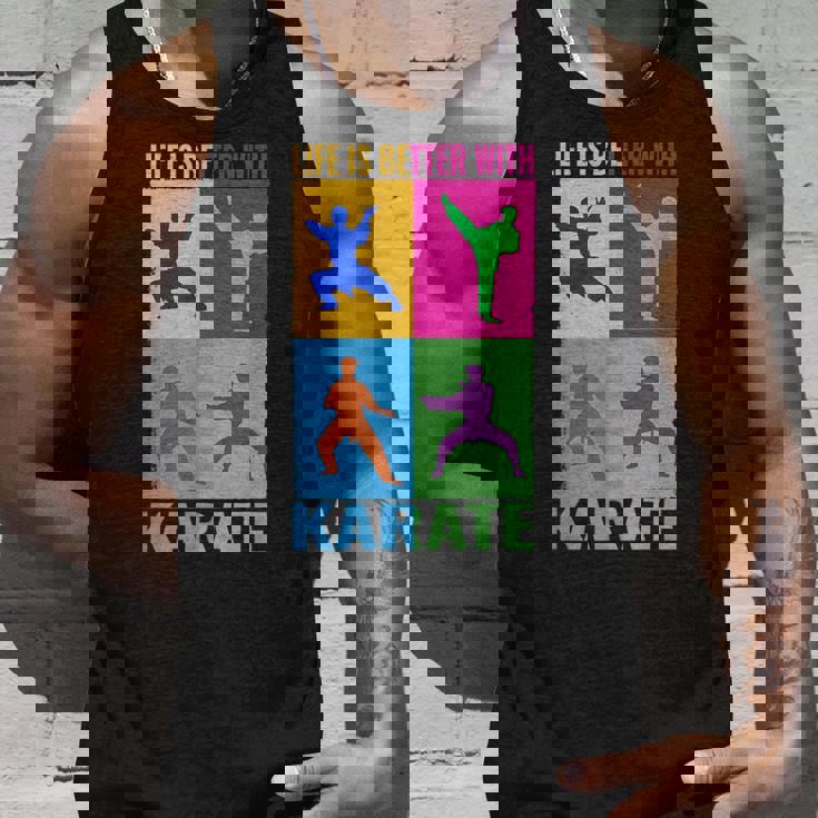 ライフ・イズ・ベター・格闘技と日本の戦闘空手 タンクトップ 彼への贈り物